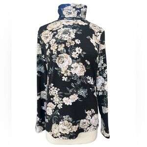 Diana Belle Black Floral Turtle Neck in Size Large
